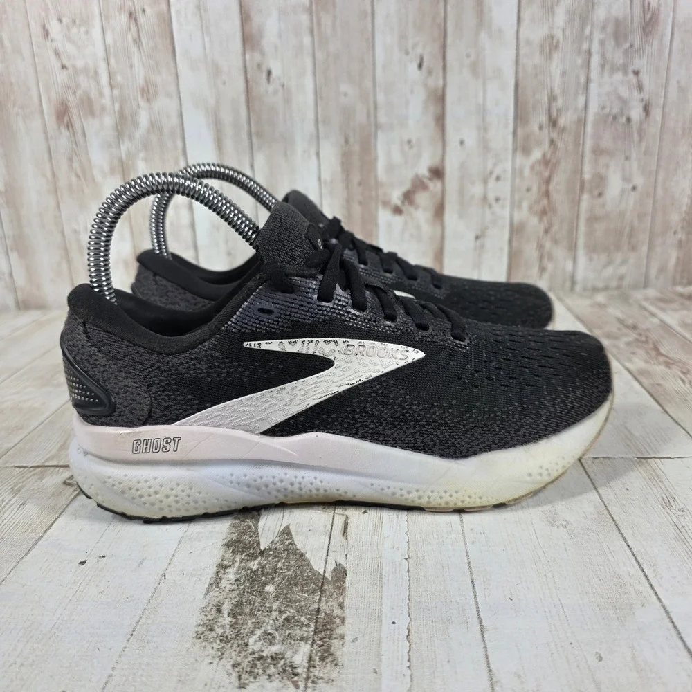 Brooks Ghost 14 Womens Running Shoes Black White 1204071B077 Size 6 Medium B